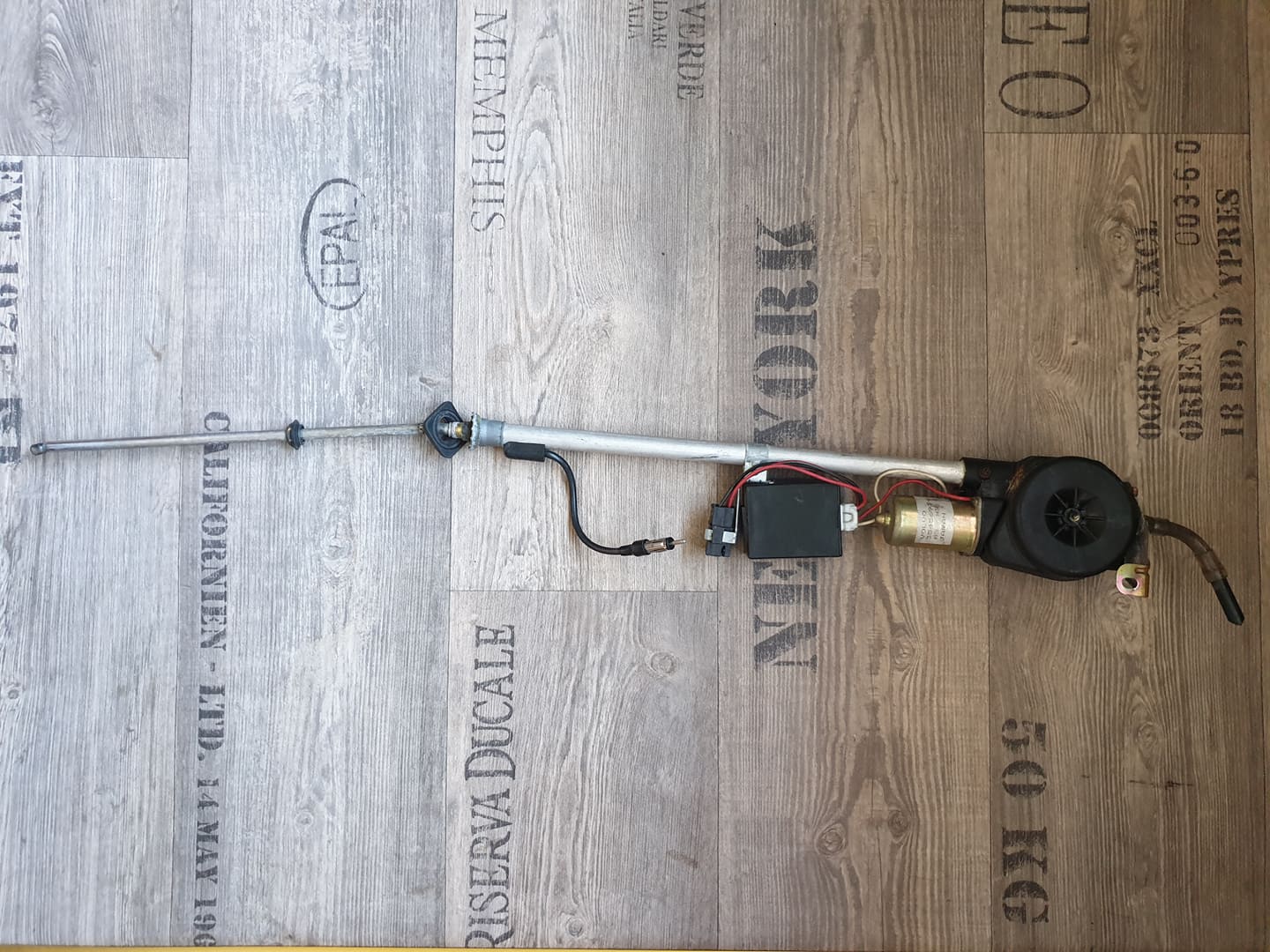 Volvo 850 Radio antenna 3545693 usedecus