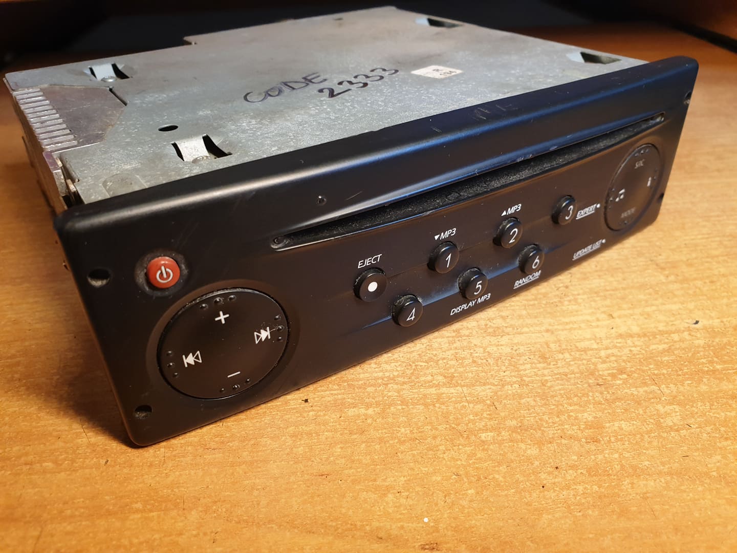 2010 RENAULT TRAFIC RADIO CD PLAYER 8200585305 WITH CODE