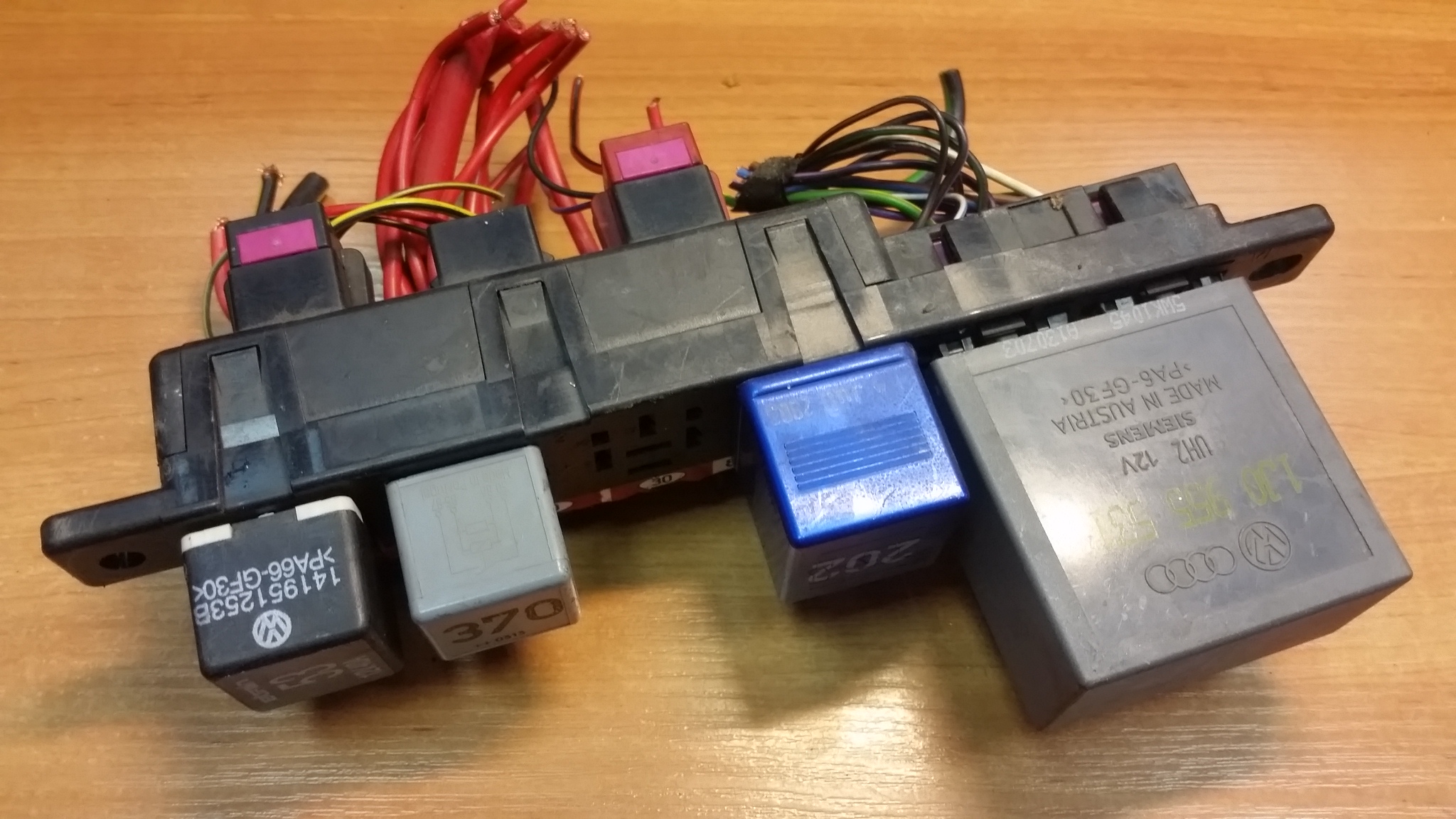 Interior Fuse Box Location 1998 2005 Volkswagen Passat