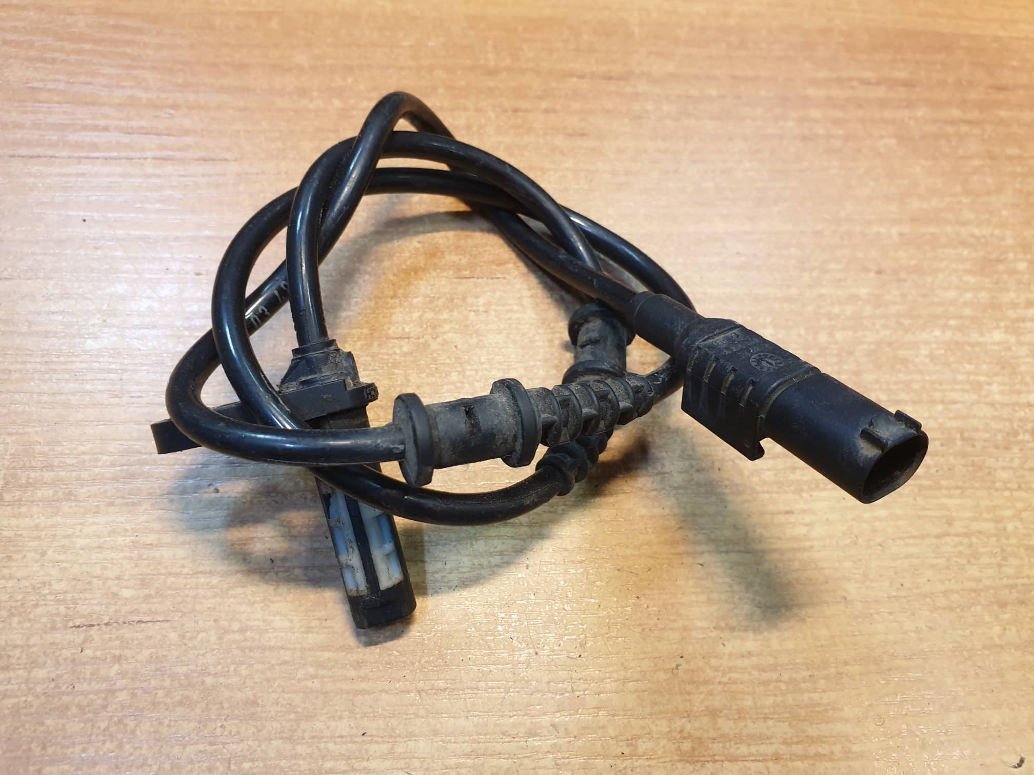 Mercedes Benz E W211 Front ABS Wheel Speed Sensor A2115401317