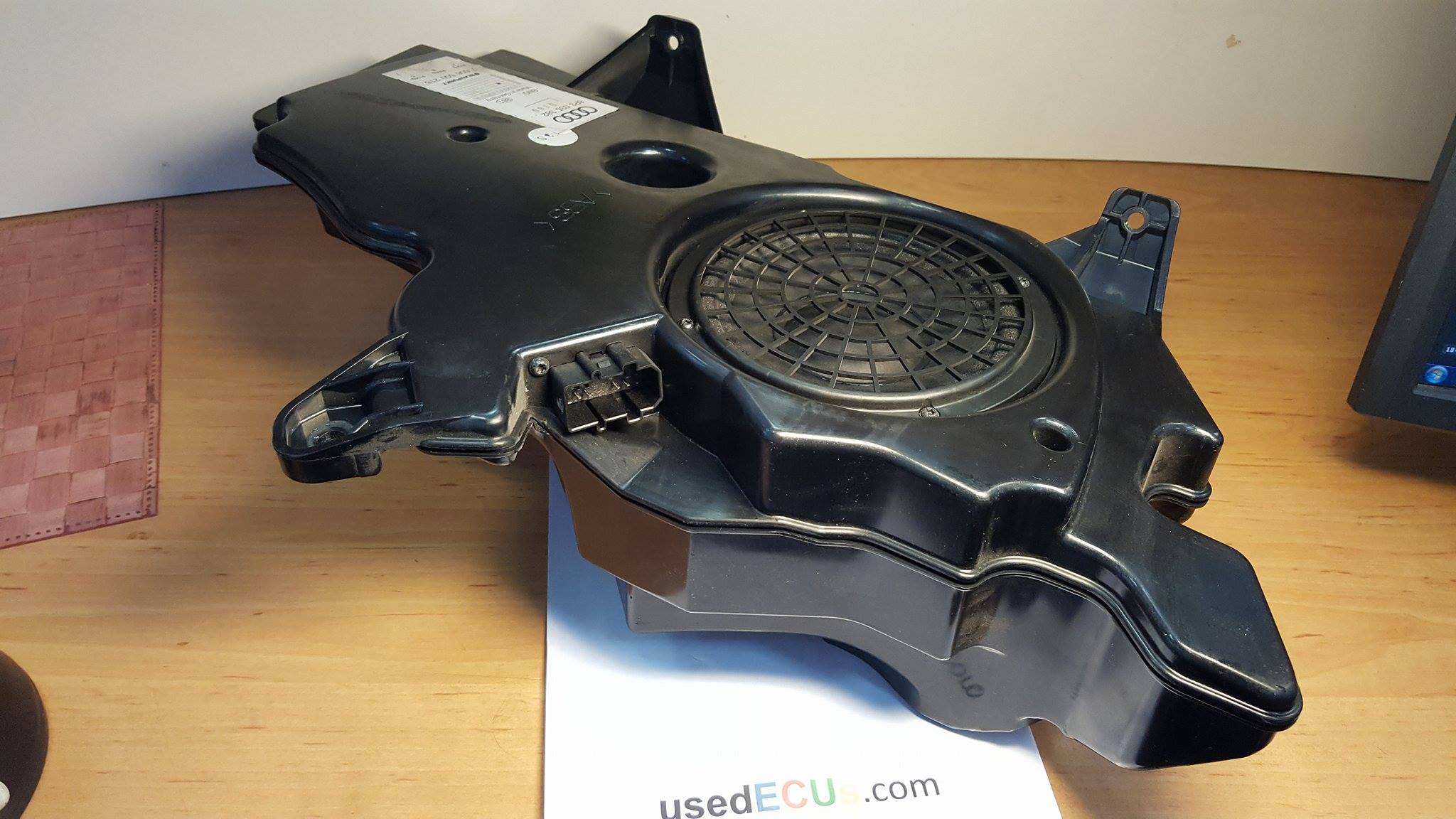 Audi a3 8p subwoofer on sale